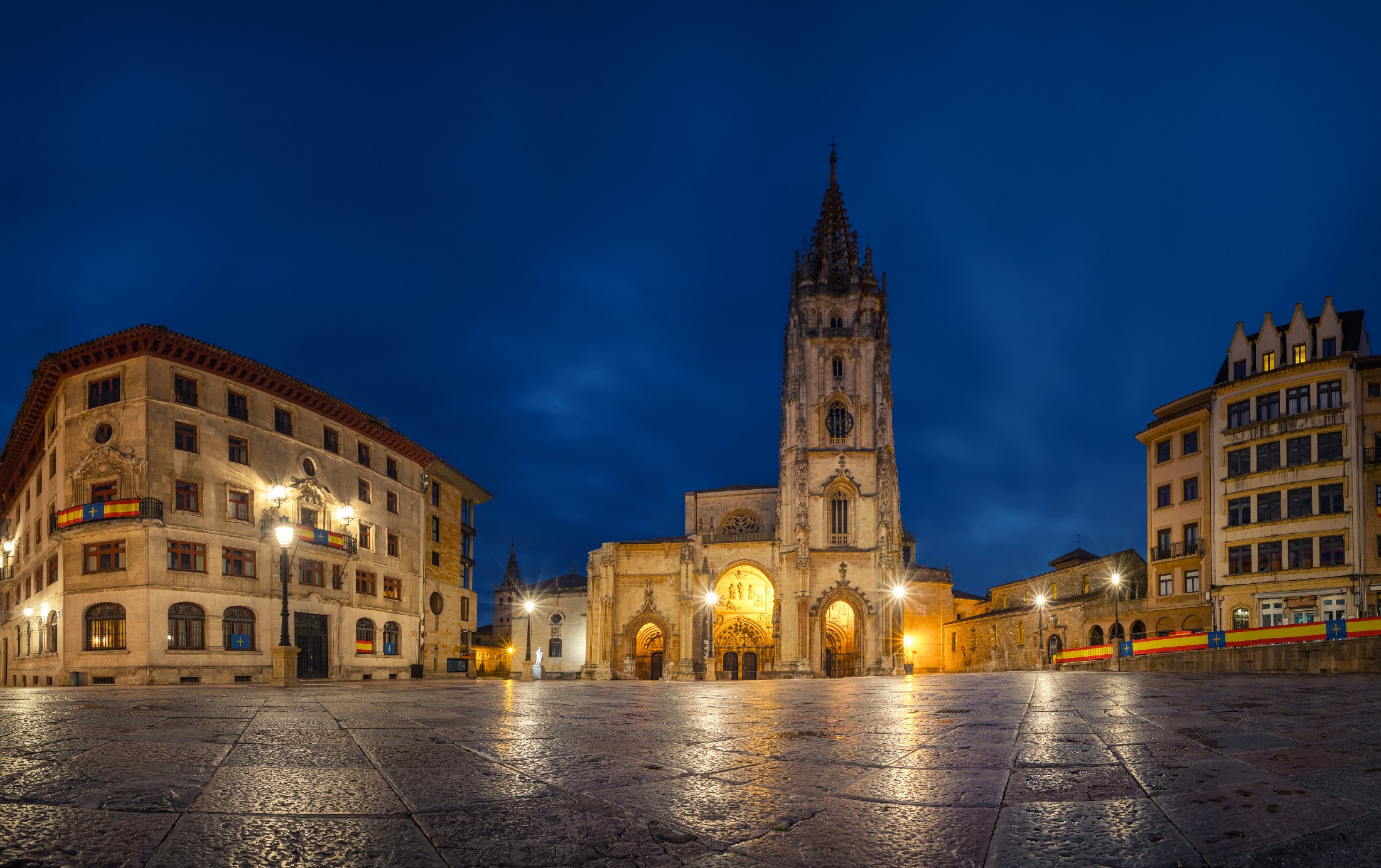 Oviedo, Spain. Panorámica de la Catedral